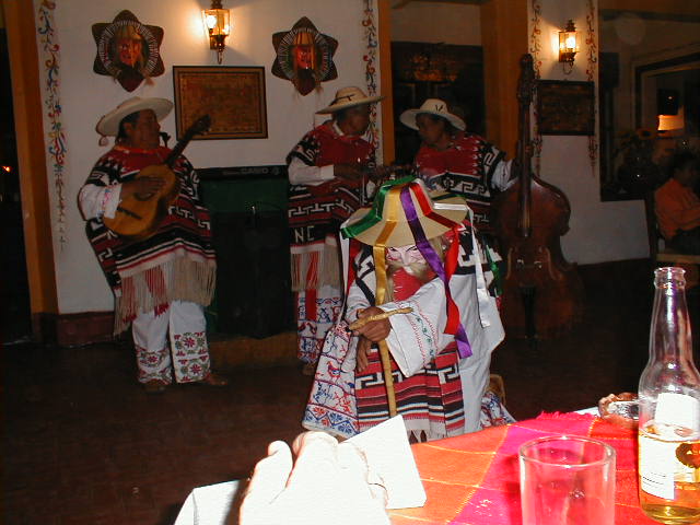 22-6-00 Mexicansk tr�sko dans