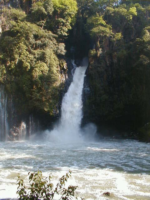 24-6-00 Vandfald i naturpark