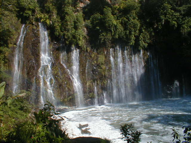 24-6-00 Vandfald i naturpark