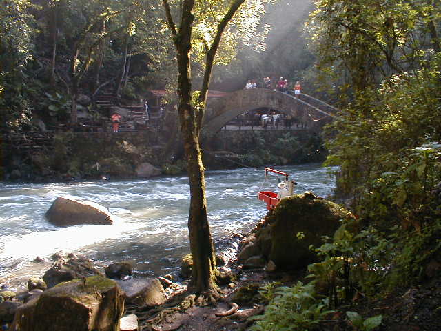 24-6-00 Vandfald i naturpark