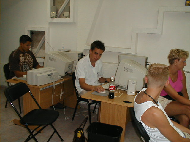 Peter p� Internet Caf�