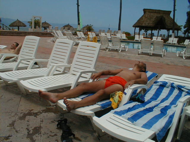 Asger f�r sig en slapper